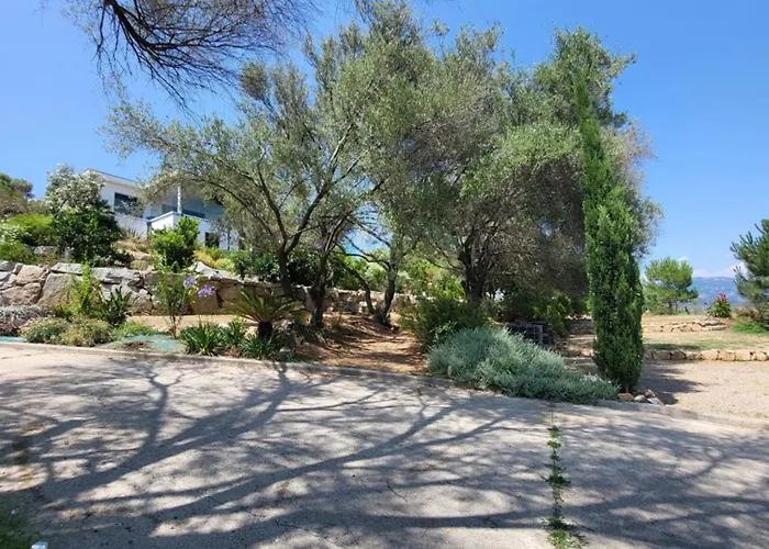 De Aux Portes D'ajaccio * Alata