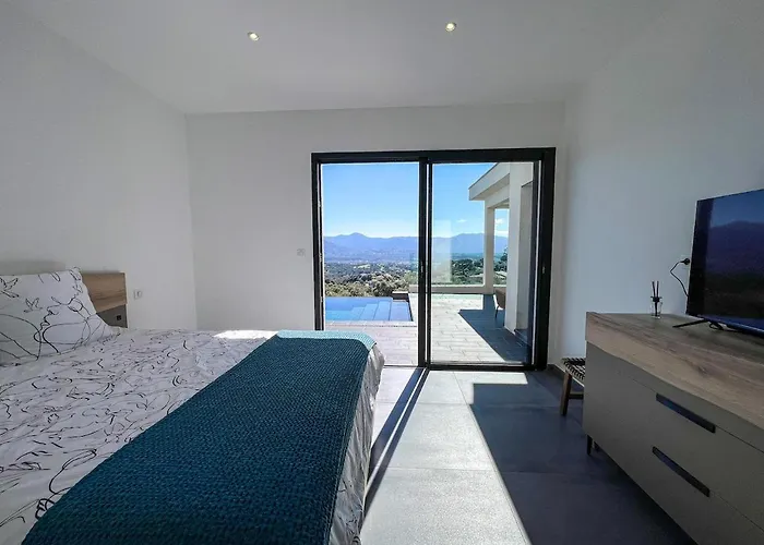 De Aux Portes D'ajaccio ヴィラ アラタ